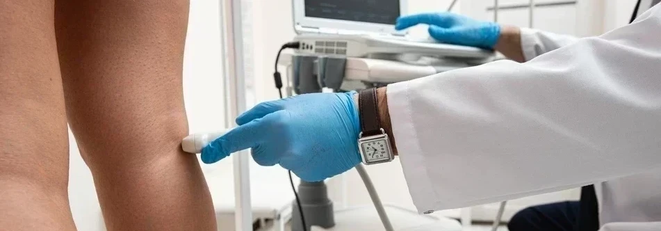 Первичный прием флеболога + УЗИ вен ног всего 690 рублей